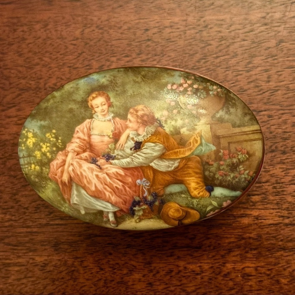 Porcelain Impereria Lamoges Made in France Decor Courting Couple 22K Trinket Box